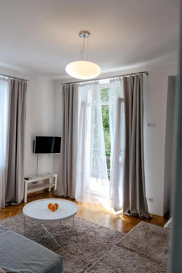 아파트 Gagarina 12 - Piekny Apartament Przy Lazienkach Krolewskich - Duze Lozko 160X200Cm - Bardzo Duzy Balkon - Wifi - Telewizja Kablowa - Bezplatna Strefa Parkowania - Better Rental 바르샤바