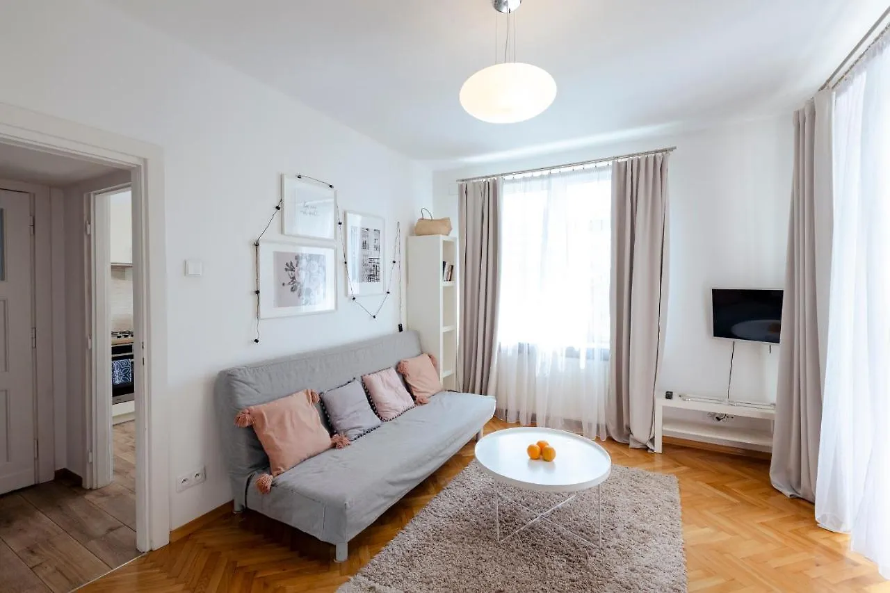 Gagarina 12 - Piekny Apartament Przy Lazienkach Krolewskich - Duze Lozko 160X200Cm - Bardzo Duzy Balkon - Wifi - Telewizja Kablowa - Bezplatna Strefa Parkowania - Better Rental 바르샤바