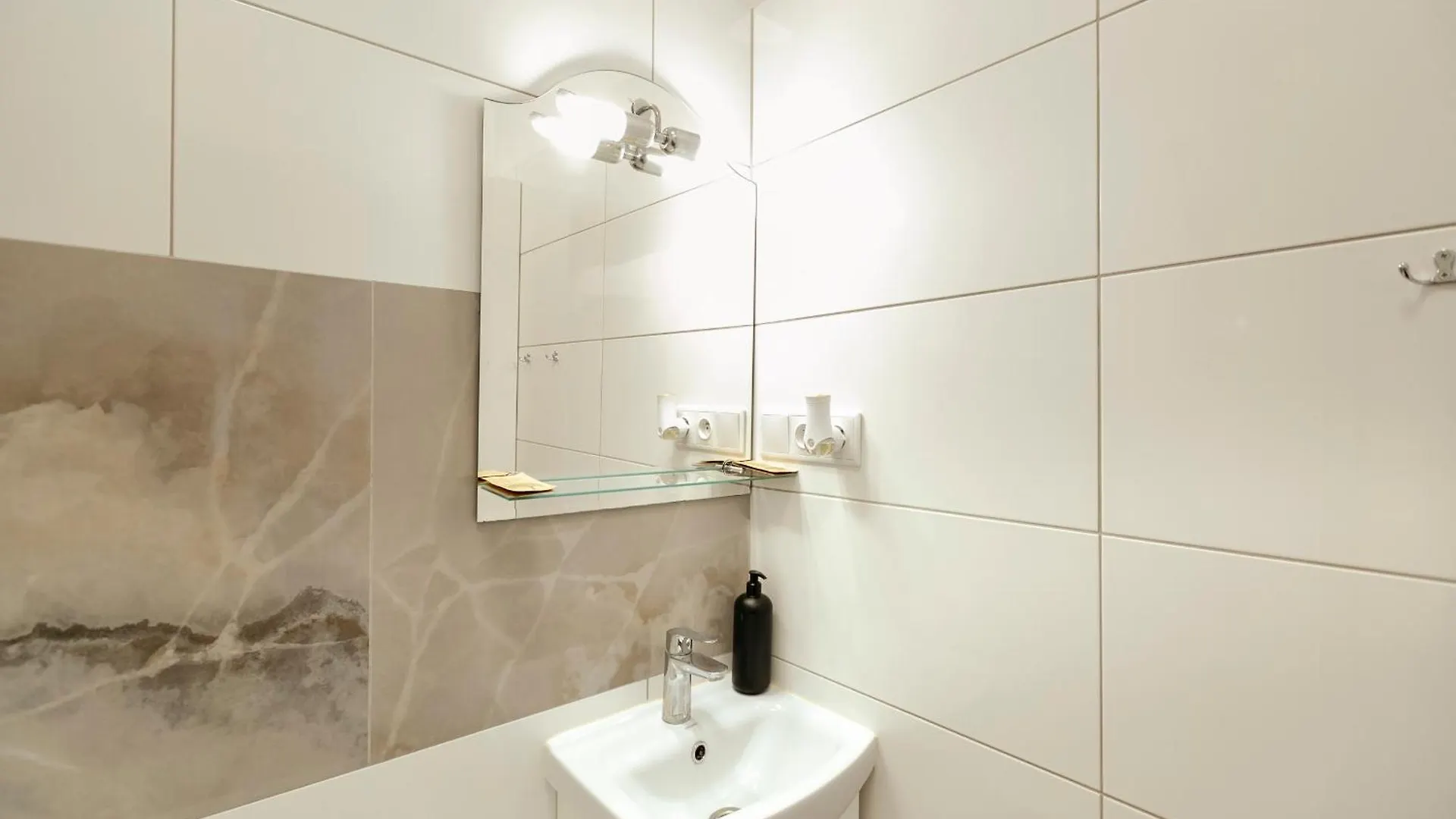 Gagarina 12 - Piekny Apartament Przy Lazienkach Krolewskich - Duze Lozko 160X200Cm - Bardzo Duzy Balkon - Wifi - Telewizja Kablowa - Bezplatna Strefa Parkowania - Better Rental 바르샤바 폴란드